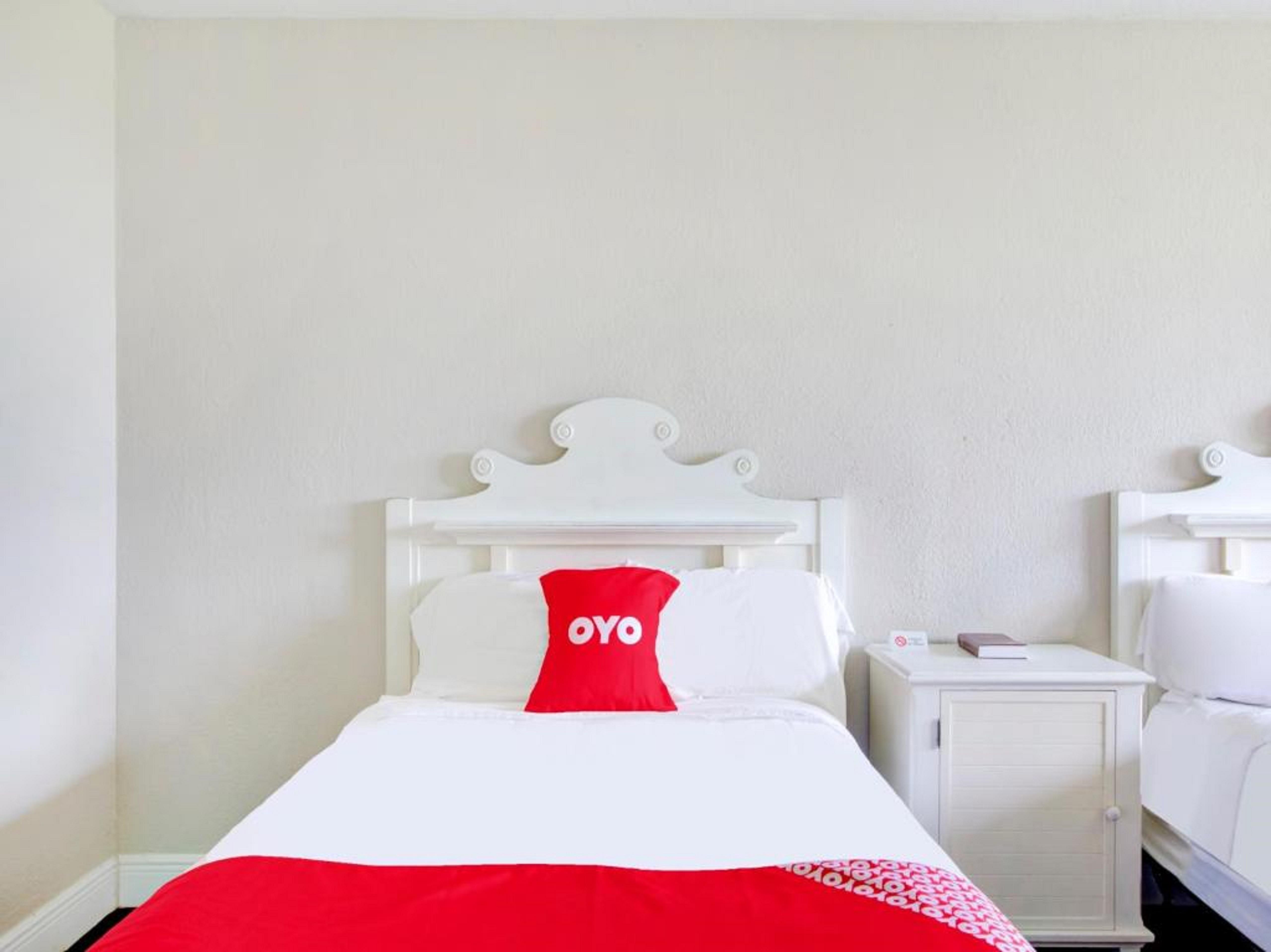 Oyo Hotel Dundee By Crystal Lake Kültér fotó