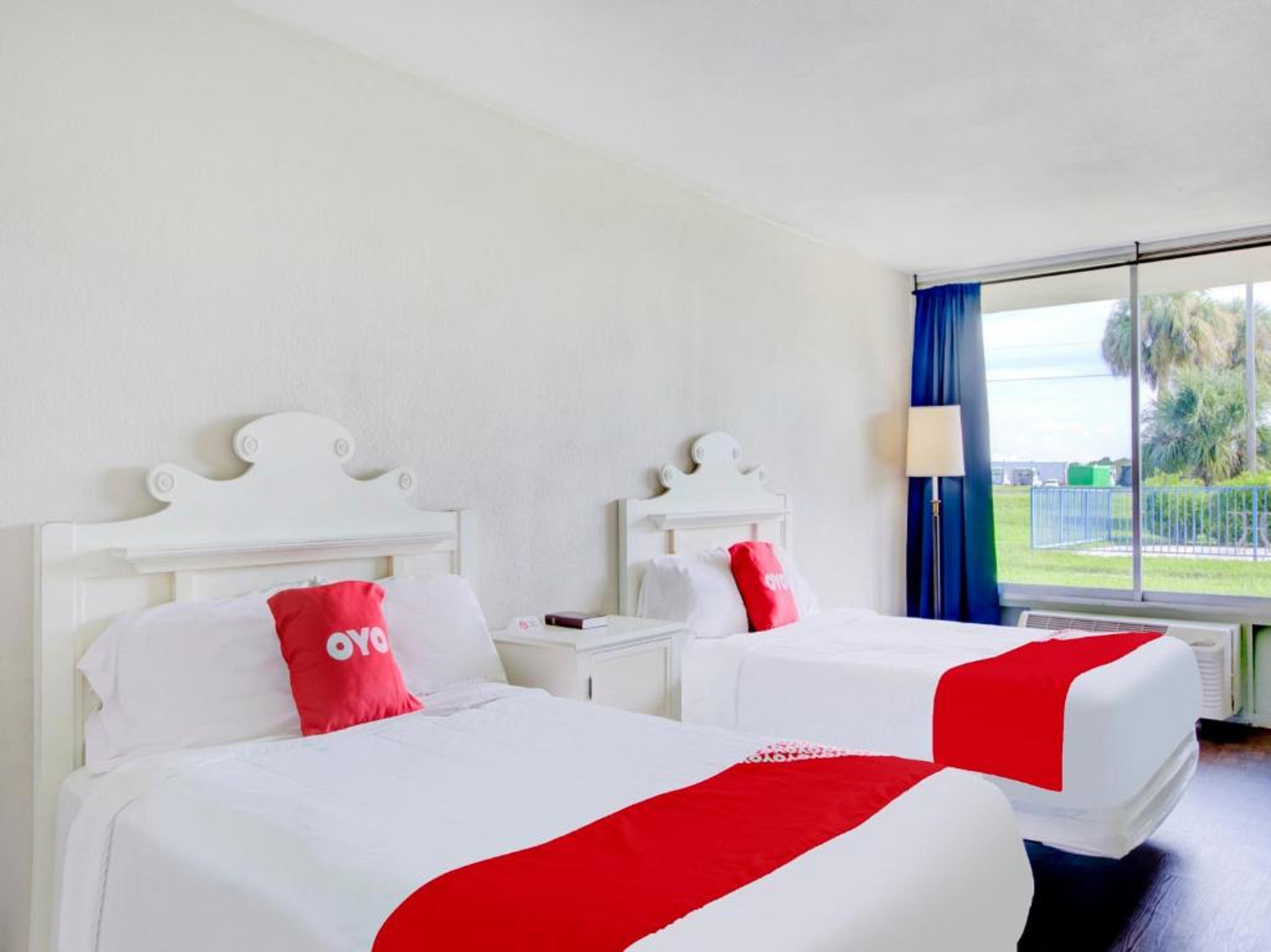Oyo Hotel Dundee By Crystal Lake Kültér fotó