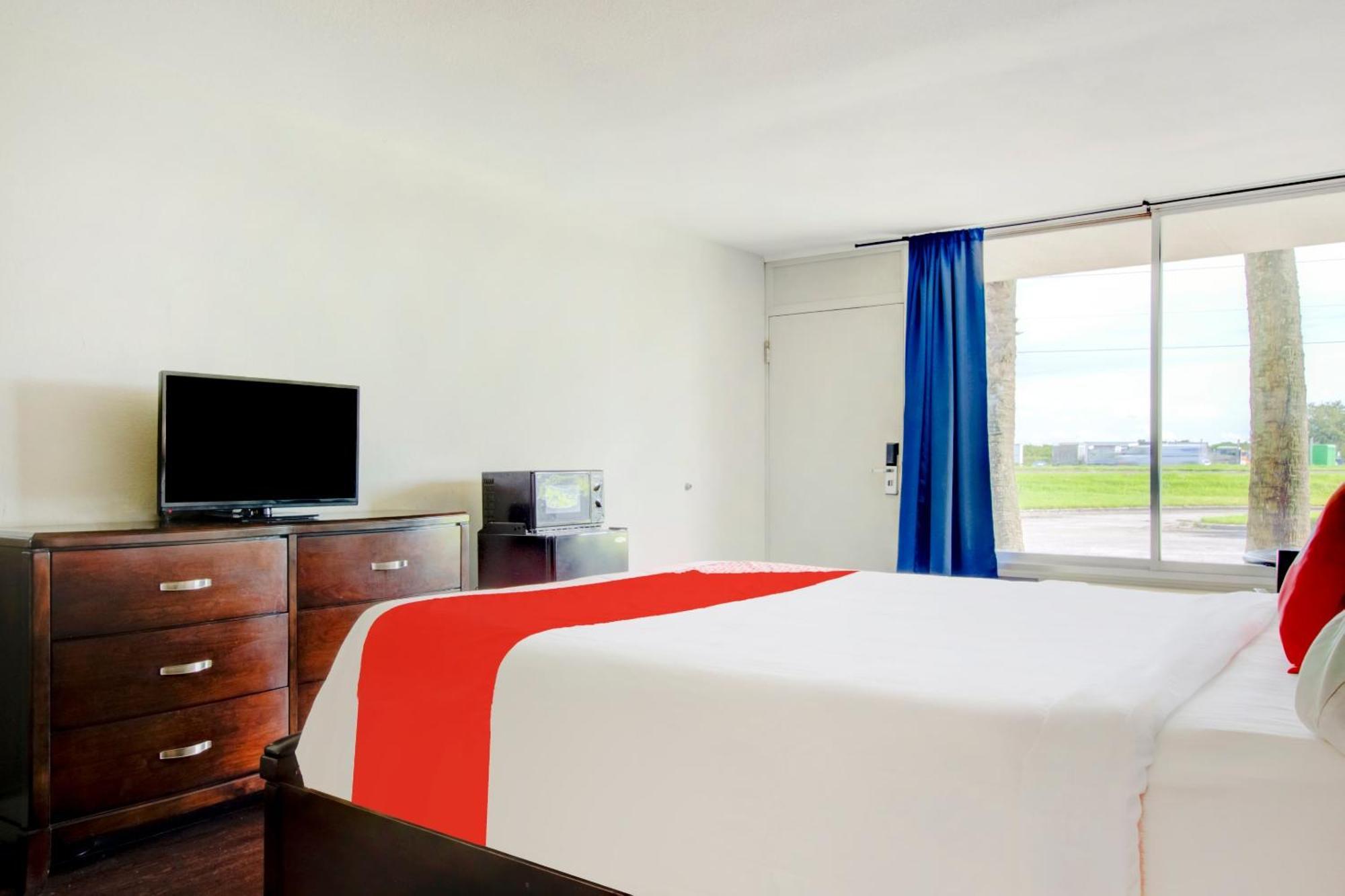 Oyo Hotel Dundee By Crystal Lake Kültér fotó