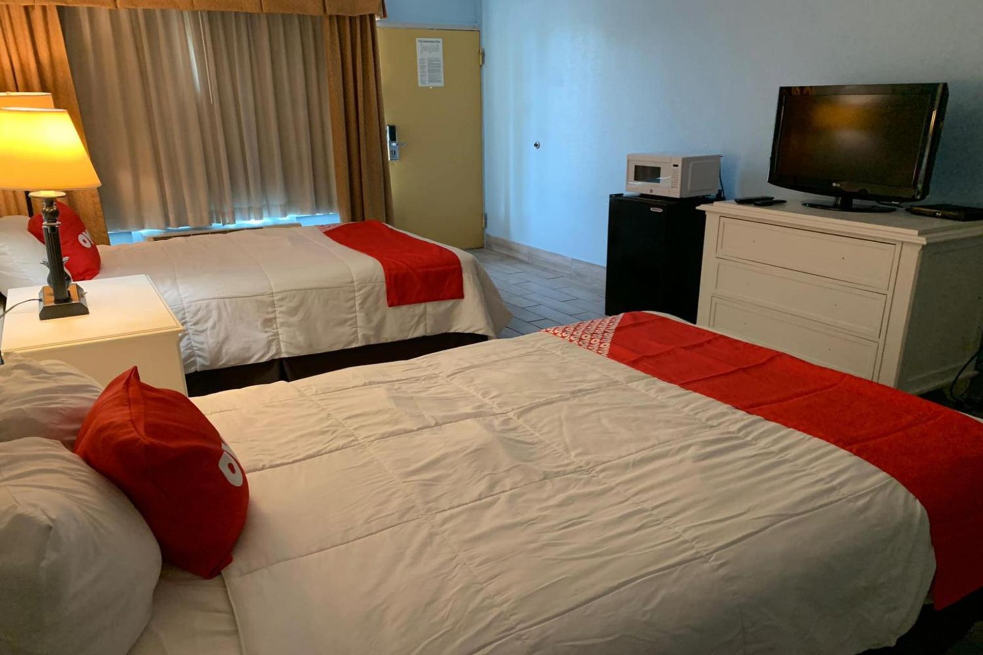 Oyo Hotel Dundee By Crystal Lake Kültér fotó