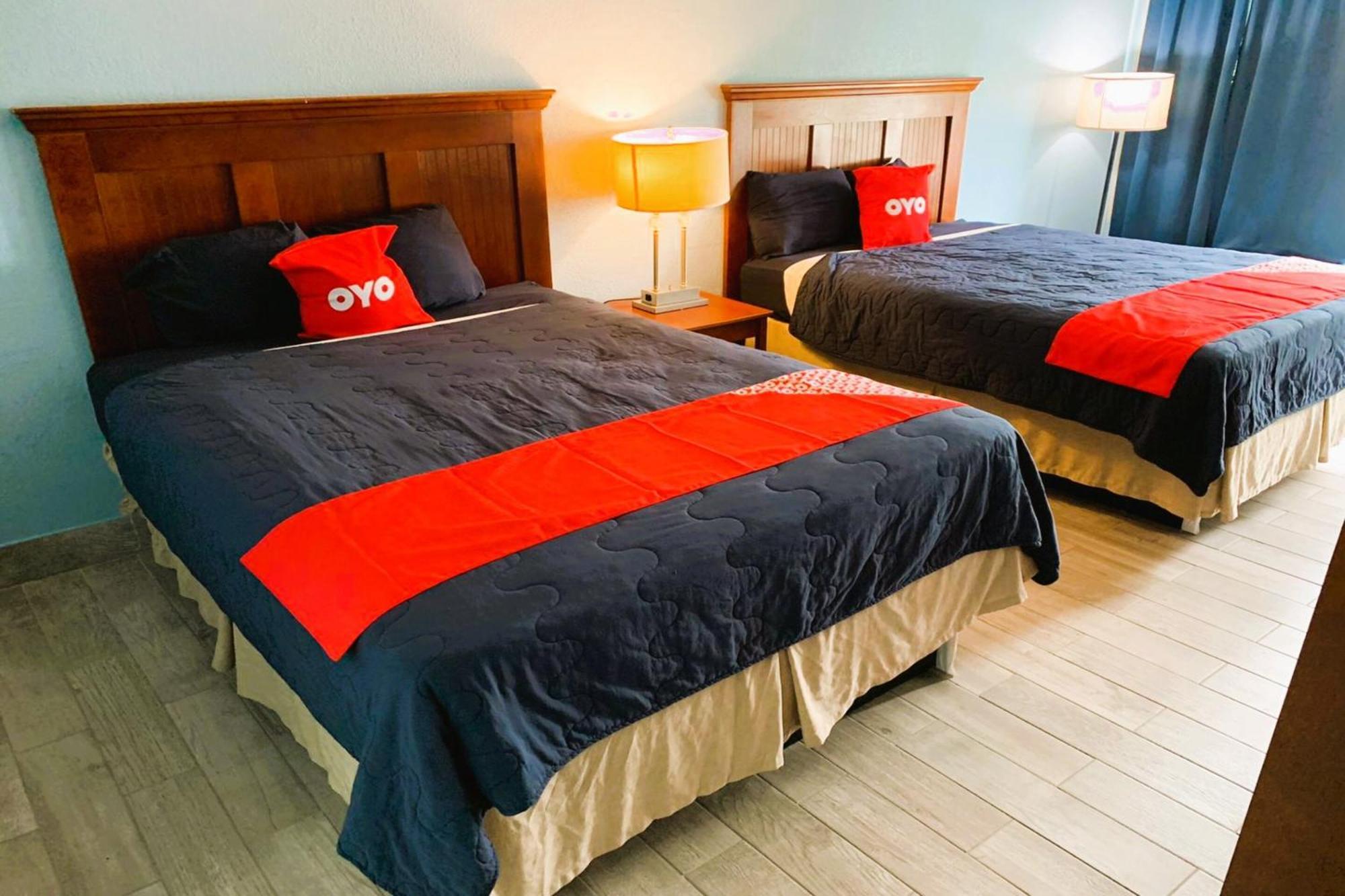 Oyo Hotel Dundee By Crystal Lake Kültér fotó
