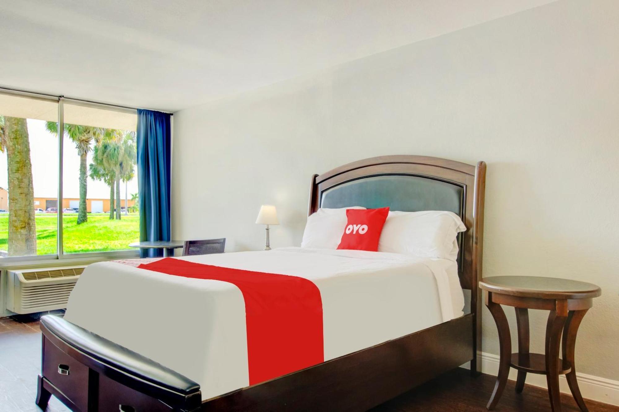 Oyo Hotel Dundee By Crystal Lake Kültér fotó