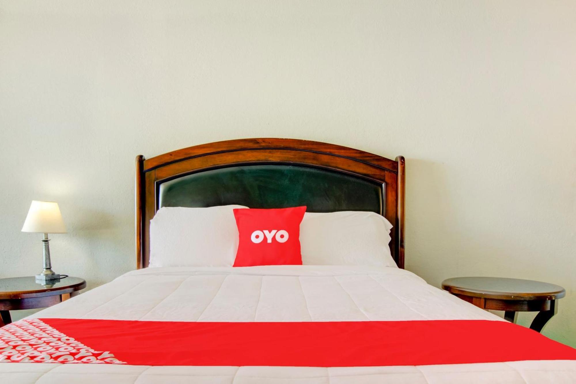 Oyo Hotel Dundee By Crystal Lake Kültér fotó