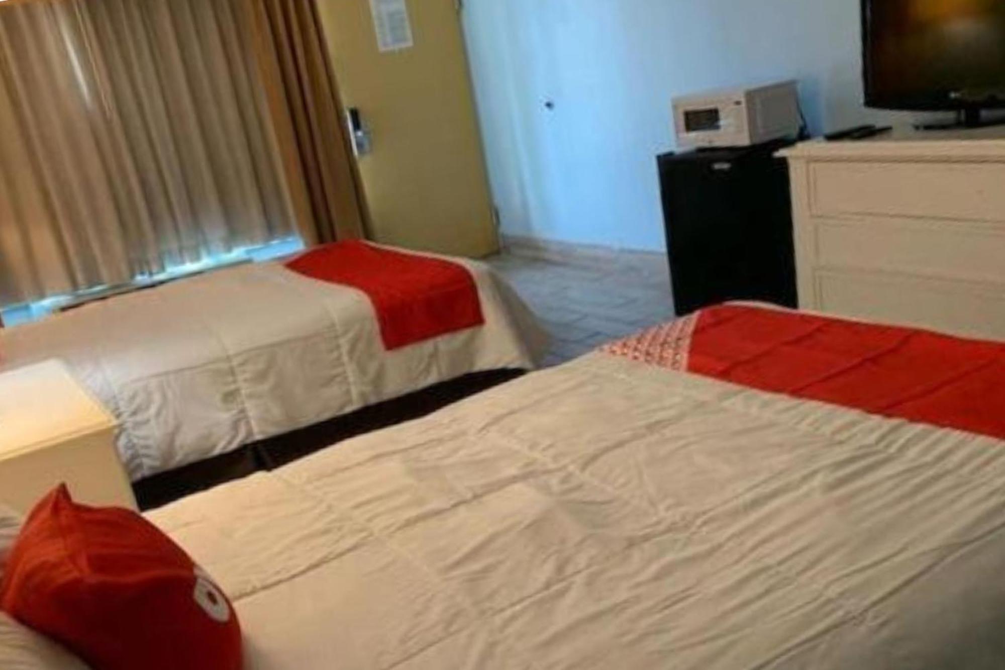 Oyo Hotel Dundee By Crystal Lake Kültér fotó