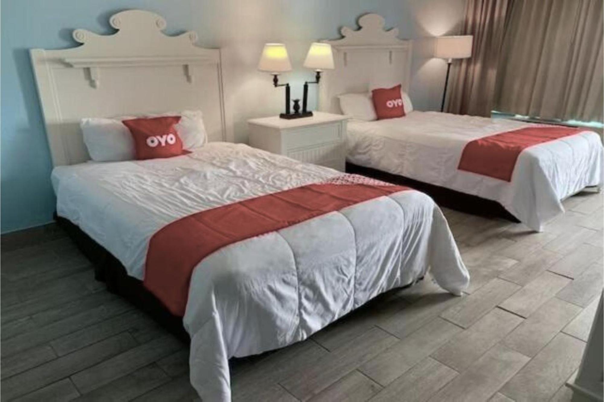 Oyo Hotel Dundee By Crystal Lake Kültér fotó